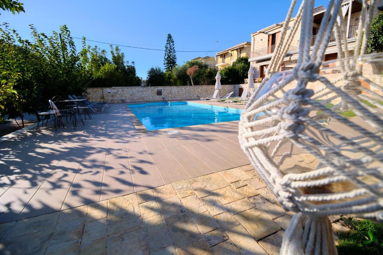 Zefiros Luxury Apartments Sívota Buitenkant foto